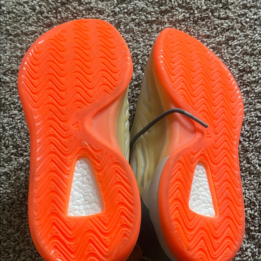 Adidas Yeezy Quantum Hi-Res Coral - Picture 6 of 7